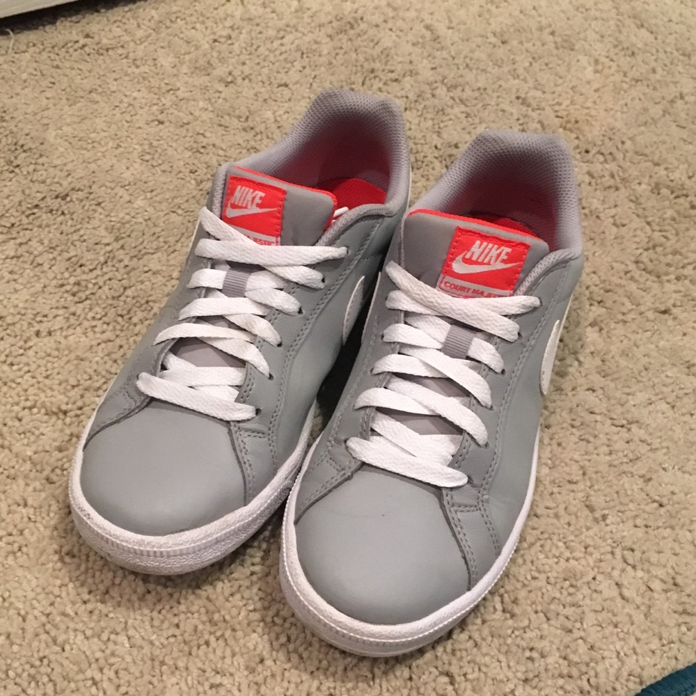 Nike Court Majestic Sneakers